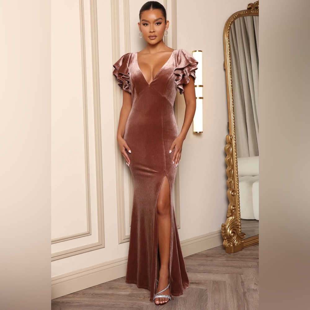 FASHION NOVA: CLEO VELVET MAXI